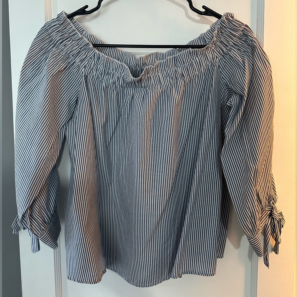 American Eagle Outfitters Navy and White Pinstripe Blouse